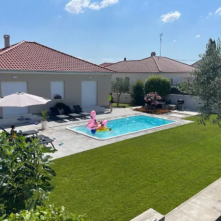 Tony'S House In Garden Vila *