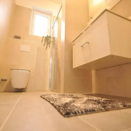 Tony's House In Garden Villa