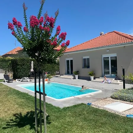 Vila Tony's House In Garden
