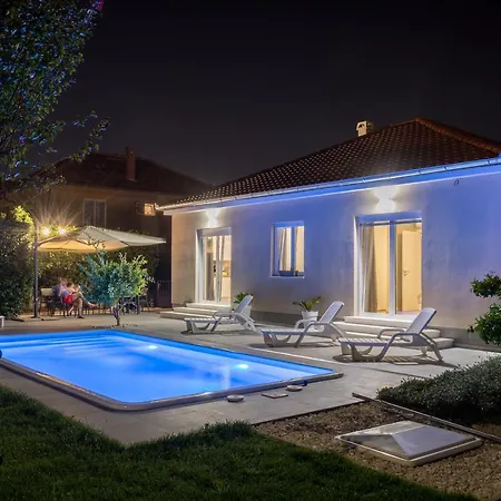 Tony's House In Garden Villa