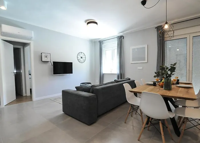 Tony's House In Garden Villa *