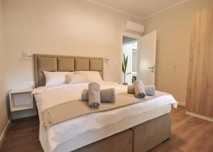 Tony's House In Garden *