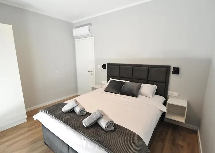 Tony's House In Garden *