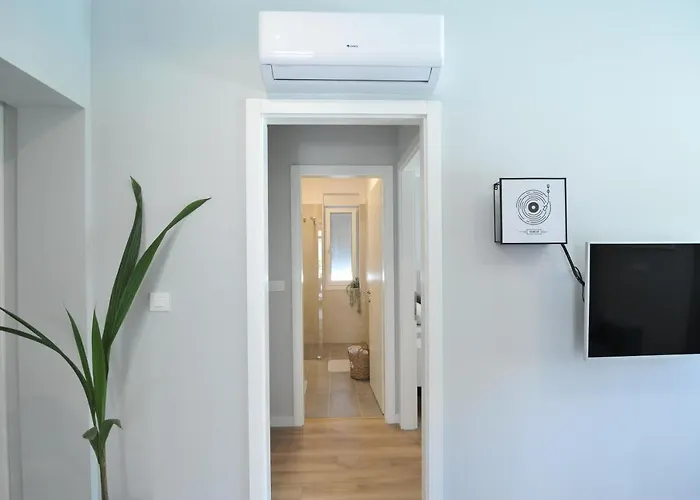 Tony's House In Garden *