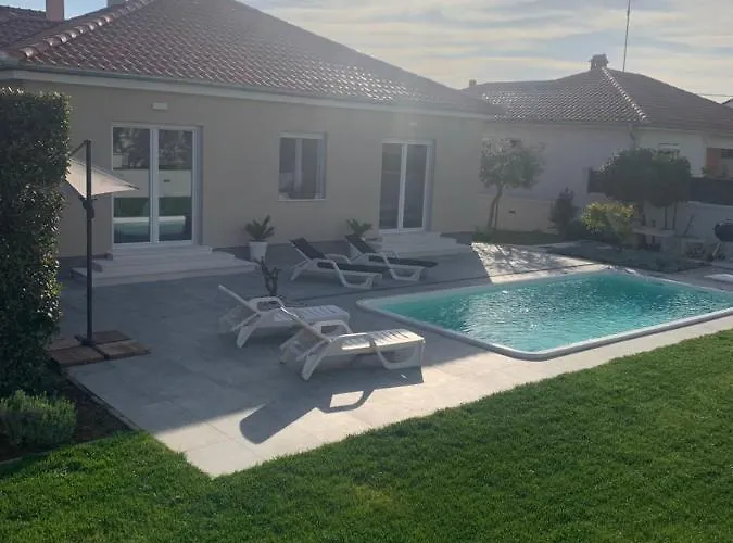 Tony's House In Garden Villa *