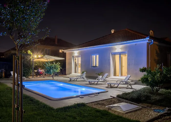 Tony's House In Garden Villa