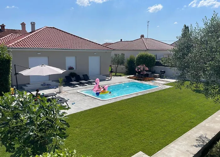 Tony's House In Garden Villa *